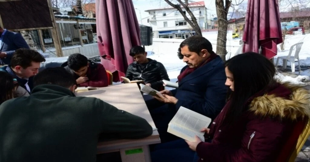 Ardahanda Öğrencilerden Kitap Okuma Etkinliği