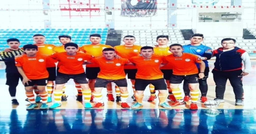 Arif Molu Teknik Ve Endüstri Meslek Lisesi Son 8 Takım Arasında