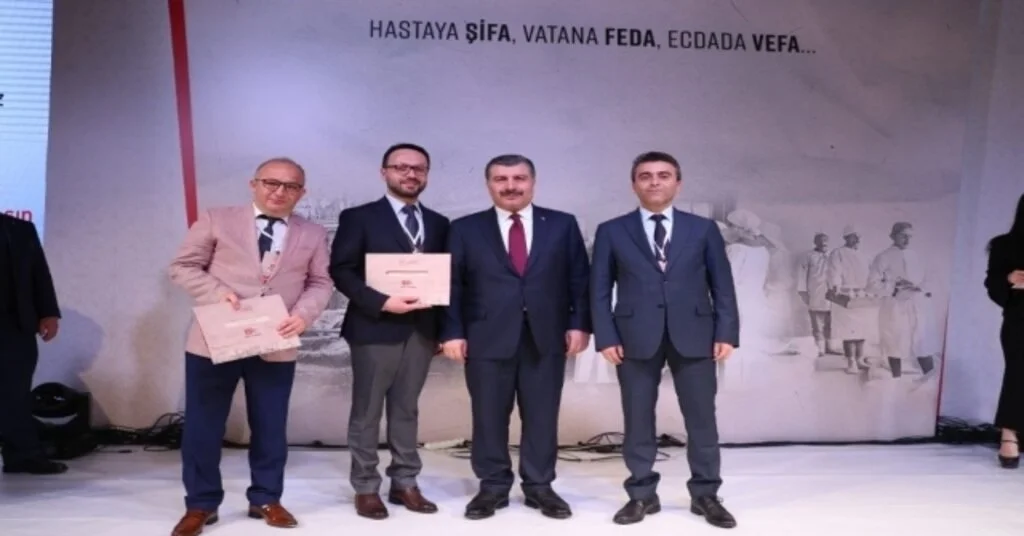 Başarılı Doktorlar Belgelerini Sağlık Bakanı Kocanın Elinden Aldı