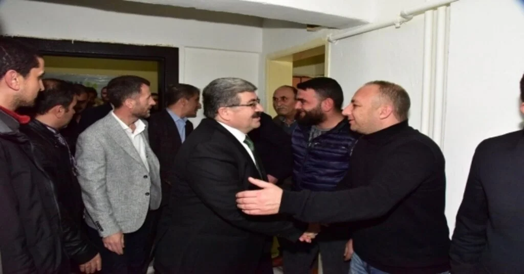 Başkan Can Karadenizliler Derneğinde