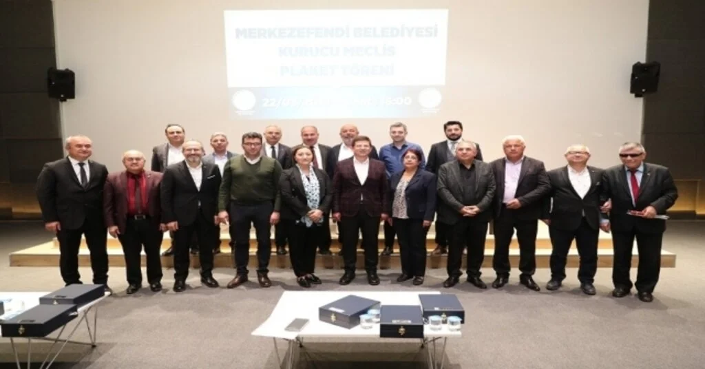 Başkan Subaşıoğlu Belediye Meclis Üyelerine Plaketle Teşekkür Etti