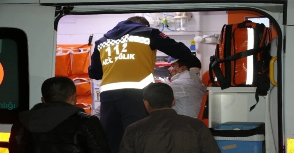 Başkentte Önündeki Araca Çarpan Alkollü Sürücü Benzinliğe Girdi: 1İ Ağır 4 Yaralı