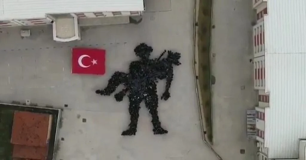 Bin 400 Öğrenci, Bedenleriyle Oluşturdukları Koreografi İle Çanakkale Şehitlerini Andı