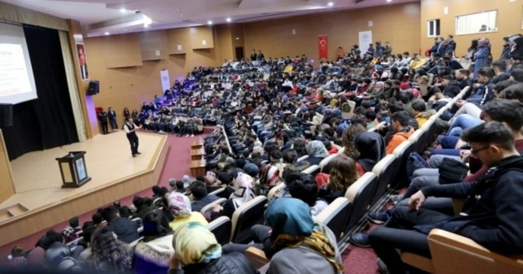 Bingöl Üniversitesinde Oku, Karanlıktan Aydınlığa Konferansı