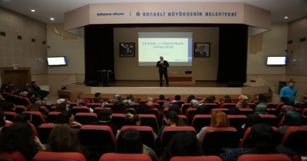 Büyükşehir Personeline Protokol Eğitimi Verildi