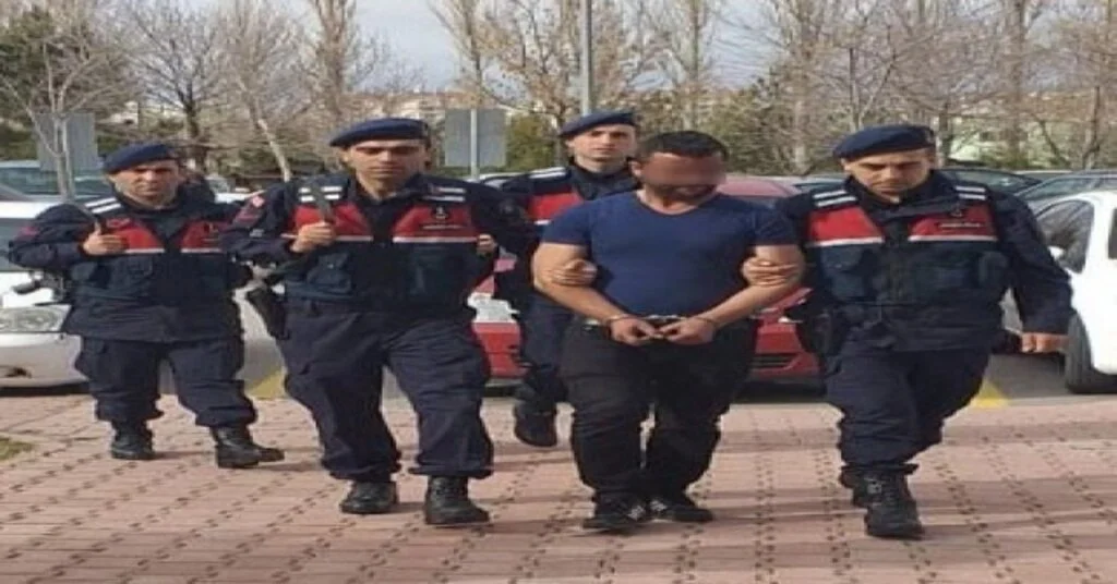 Çaldıkları Otomobili Parçalarken Yakalandılar