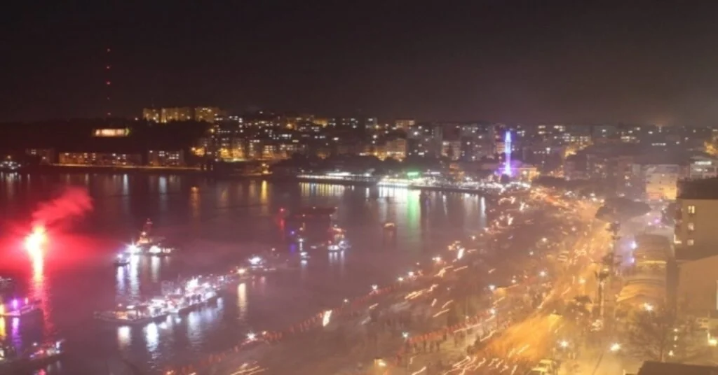 Çanakkale Zaferinin 104. Yılında Fener Alayı Coşkusu