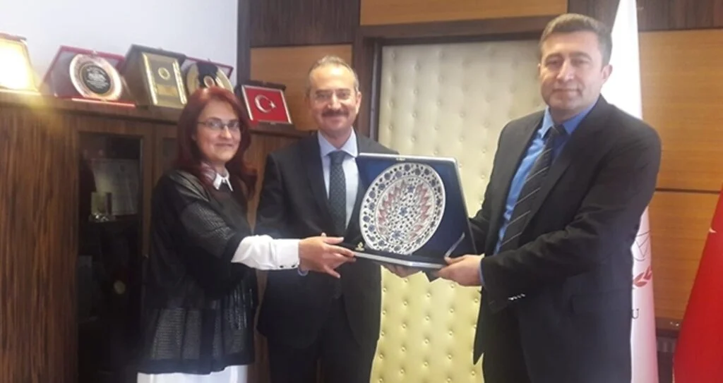 Çarşamba Belediye Başkanı Hüseyin Dündar'a teşekkür plaketi