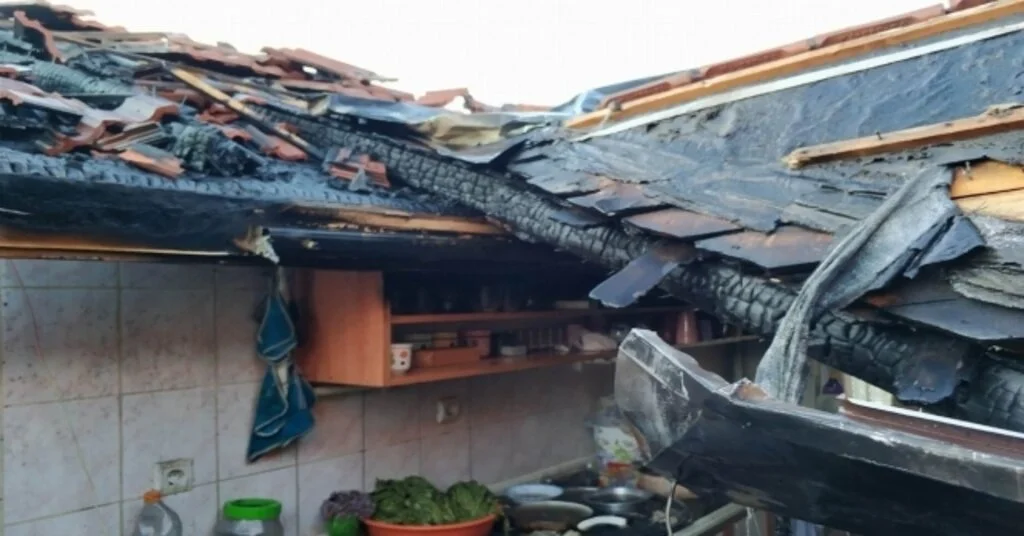 Çatı Katı Daire Yanarak Kullanılamaz Hale Geldi