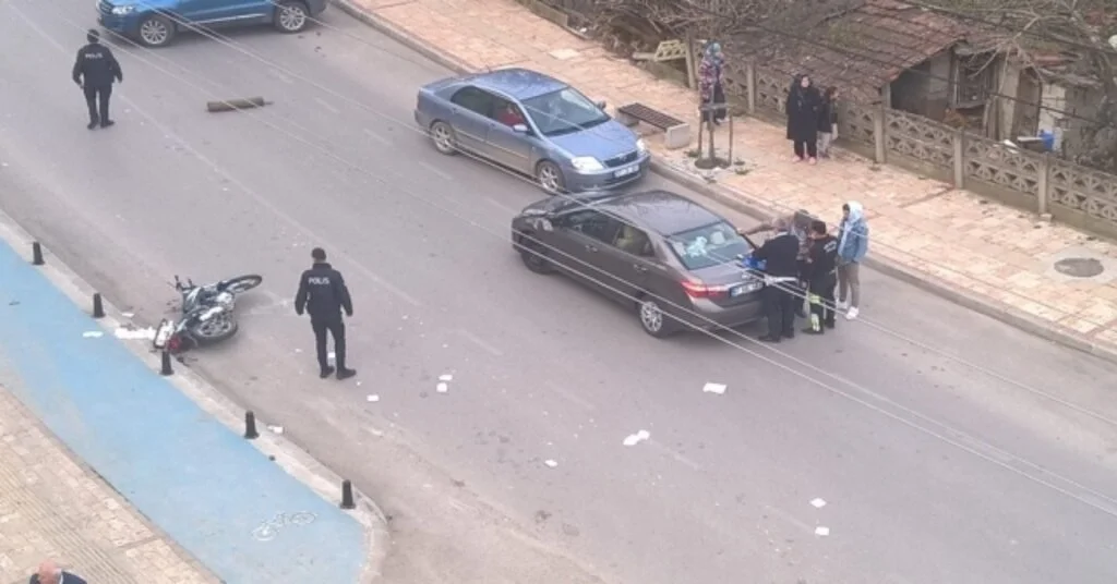 Çaycumada Otomobil Motosiklete Çarptı; 1 Kişi Yaralı