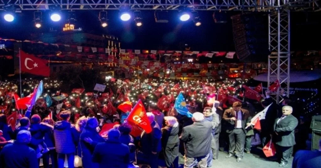 Chp Adayı Ömer Günel, Son Mitingde Başkanlığını İlan Etti