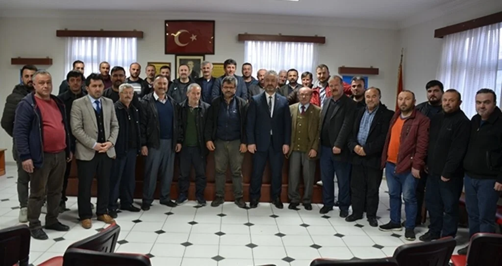 Cumhur İttifakı Adayı 19 Mayıs Belediye Başkanı Osman Topaloğlu, minibüs şoförlerini dinledi 