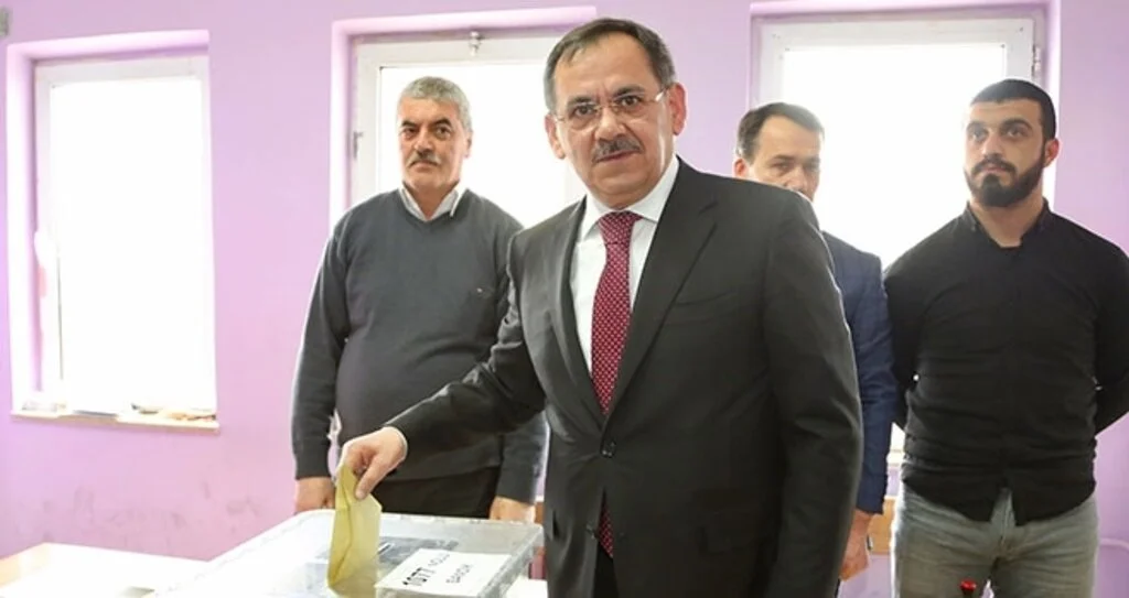 Cumhur İttifakı AK Parti Samsun Büyükşehir Belediye Başkan Adayı Mustafa Demir, oyunu Atakum'da kullandı