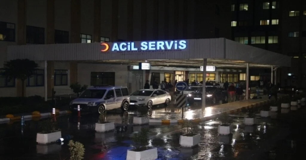 Demet Akbağın Eşi Zafer Çika İçin Hastane Önünde Gergin Bekleyiş
