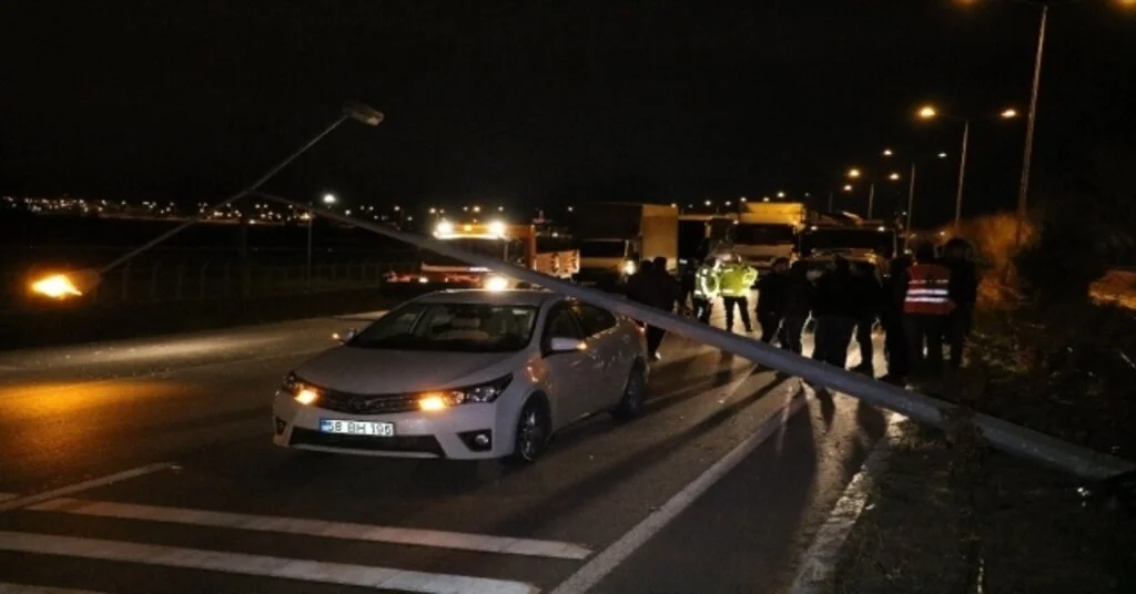 Dikkatsiz Sürücü Trafiği Birbirine Kattı