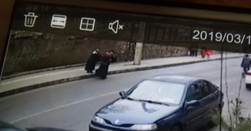 Diyarbakırda Bahçe Duvarı Çöktü, 3 Kadın Ölümden Kıl Payı Kurtuldu