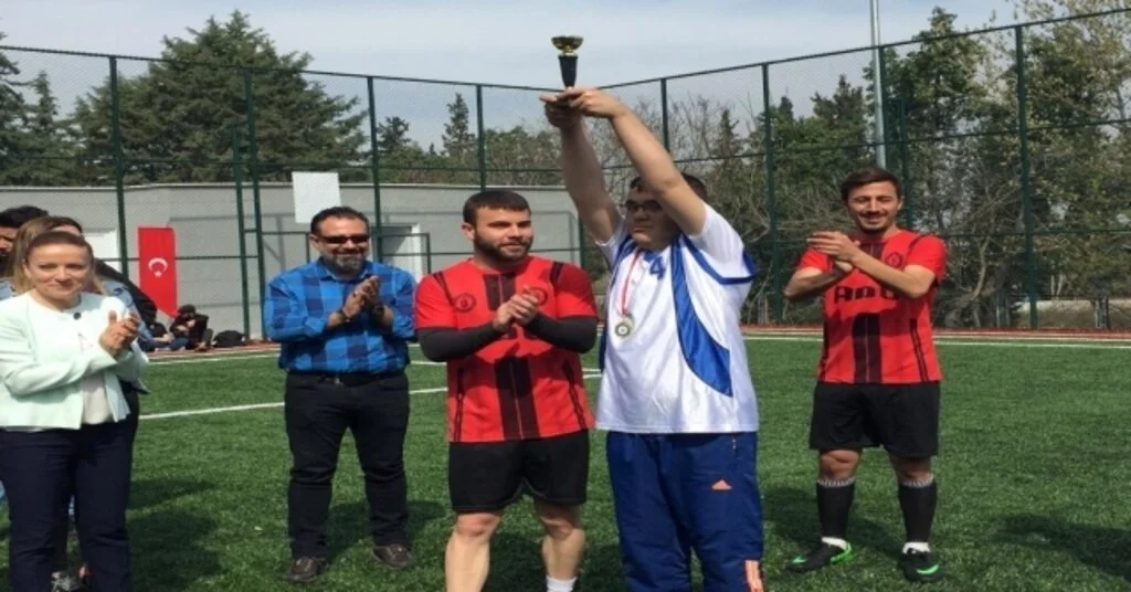 Down Sendromlu Gençler İçin Halı Saha Turnuvası Düzenledi