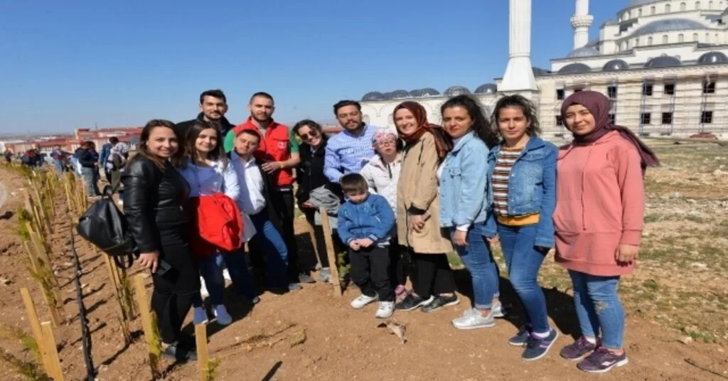 Down Sendromlu Öğrenciler Fidan Dikti