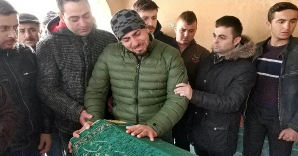 Düğününde Annesi Öldürülen Damat, Tabutun Başında Gözyaşı Döktü