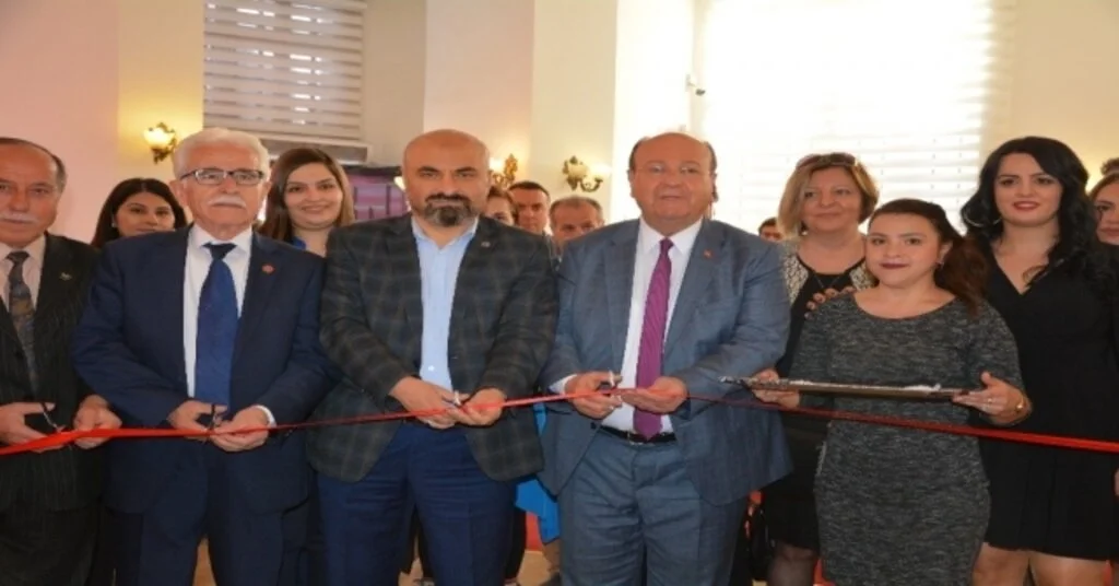 Ebru Sanatı Kursiyerleri Hünerlerini Sergiledi