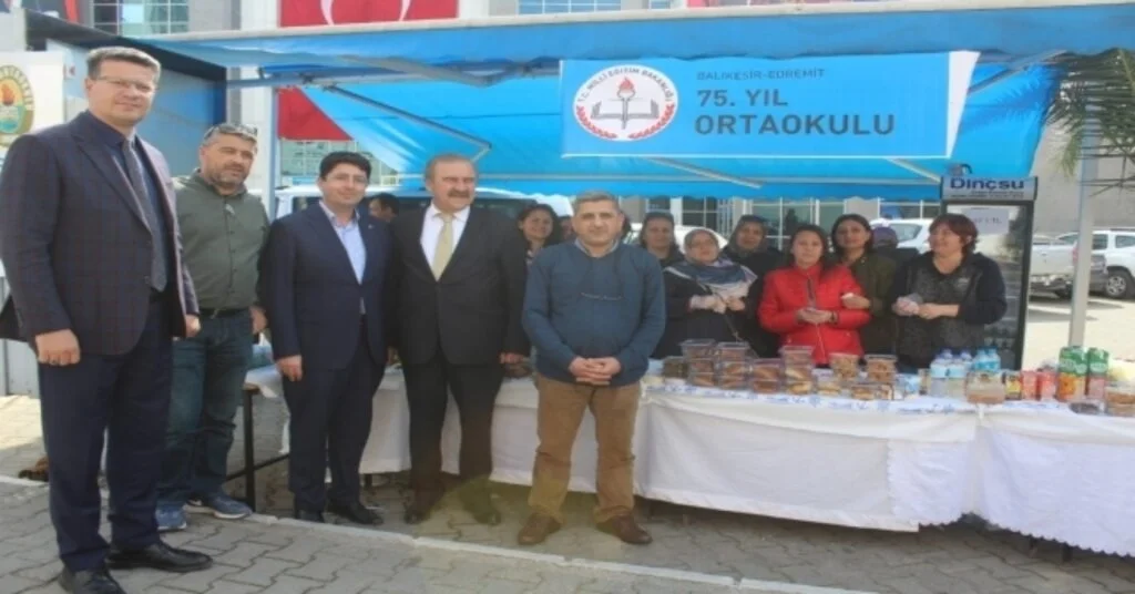 Edremitte 75.yıl Ortaokulunun Kermesi İlgi Gördü