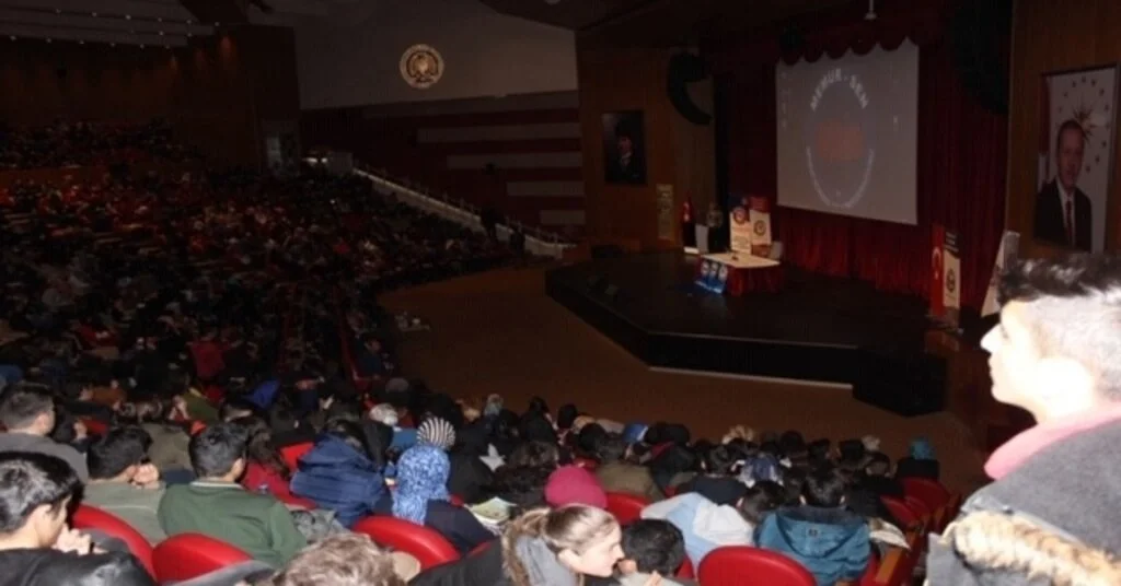 Eğitim-Bir Sen Ve Genç Memur Senden Yazar- Öğrenci Buluşmaları Konferansı