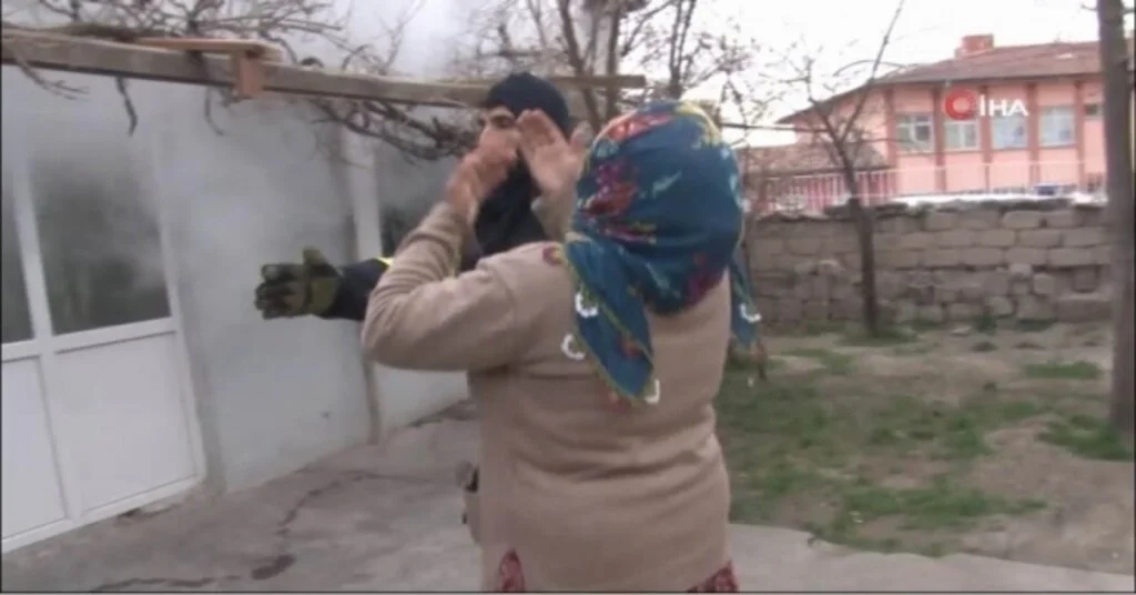 Evlerinin Yandığını Gördüler Feryat Ettiler
