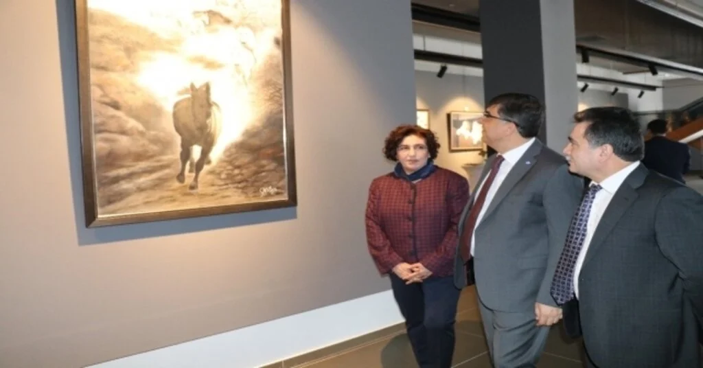 Fadıloğlu, Songül Akkuşun Resim Sergisine Katıldı