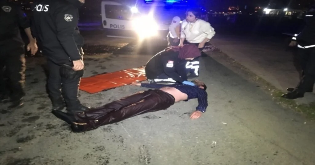 Fatihte Denize Atlayan Genci Deniz Polisi Kurtardı