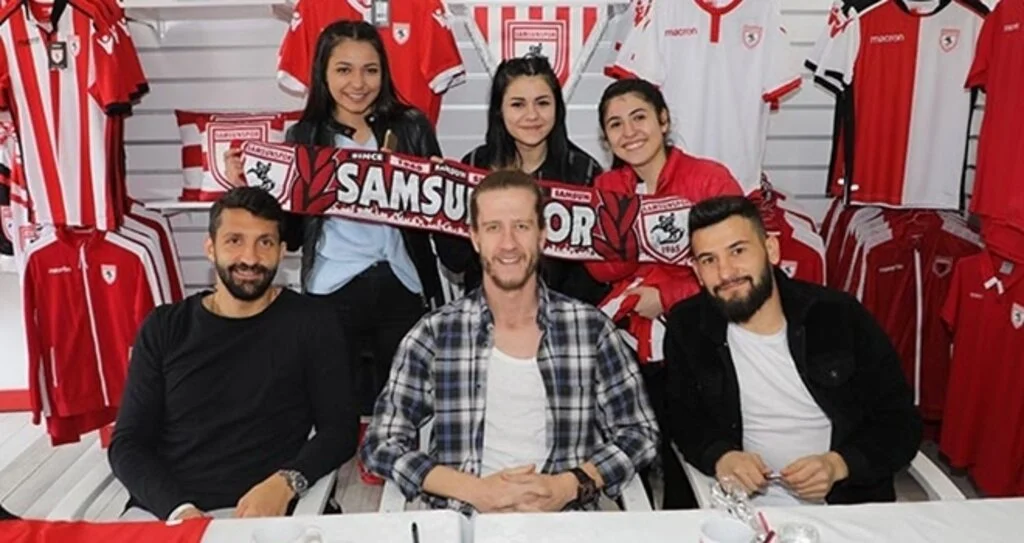 Futbolcular taraftarla buluştu