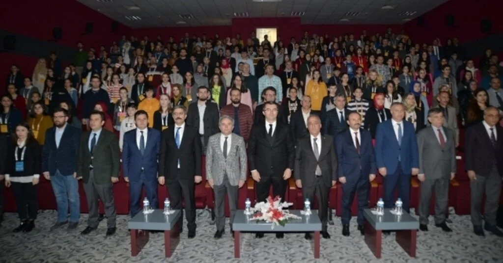 Geleceğin Bilim Adamları Projelerini Sergiledi