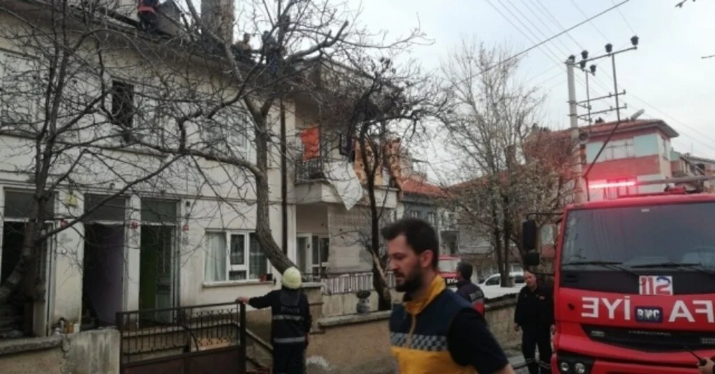 Gözleme Yaparken Çatı Katı Yandı