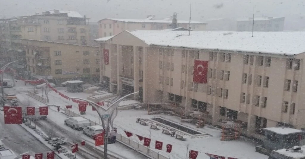 Hakkari Ve Çukurcada Kar Yağışı