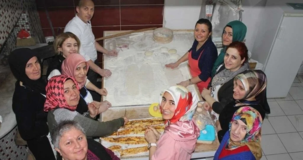 Hanımlara pide kursu açıldı 