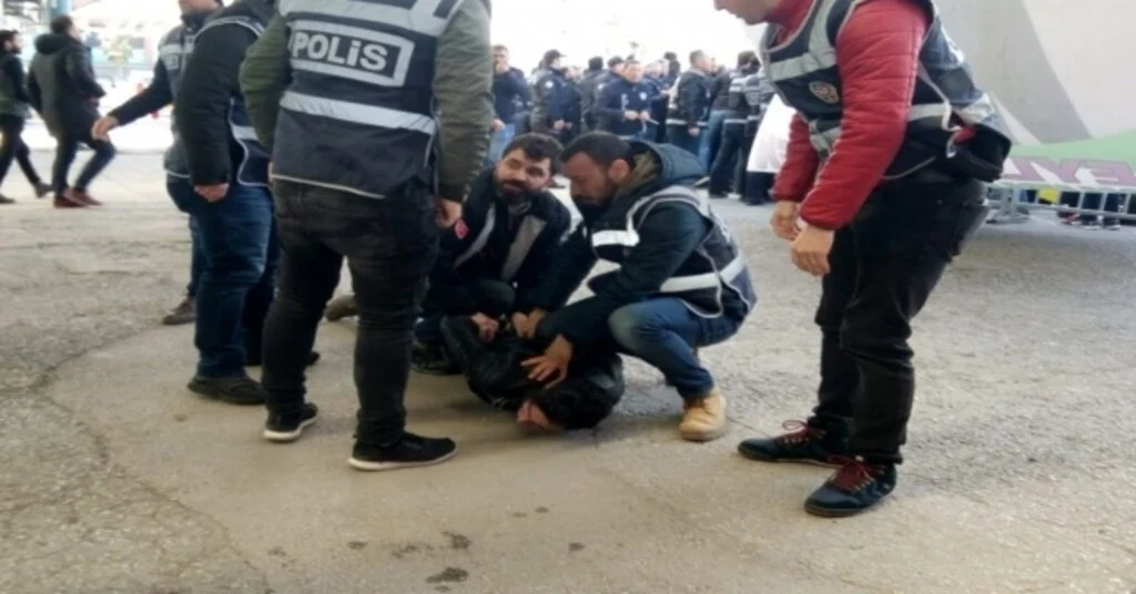 Hdp Mitinginde Öcalan Lehine Slogan Atan 8 Kişi Gözaltına Alındı