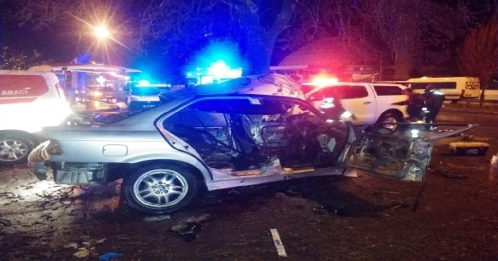 Hurdaya Dönen Otomobilden Sağ Kurtuldu