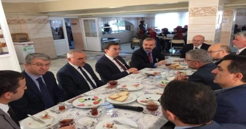 İmam Hatip Lisesi Öğrencilerine Moral Kahvaltısı