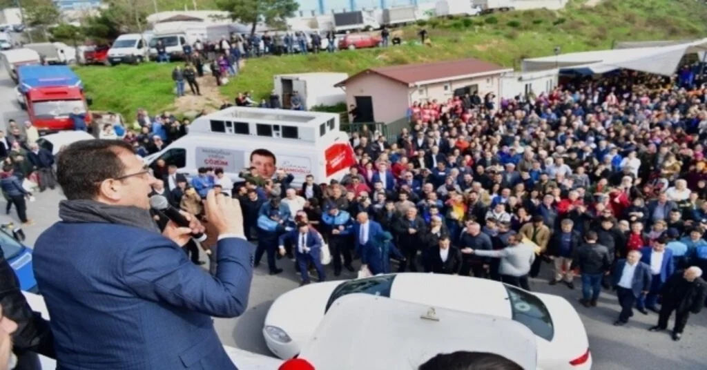 İmamoğlunun Pazar Gezisi Mitinge Dönüştü