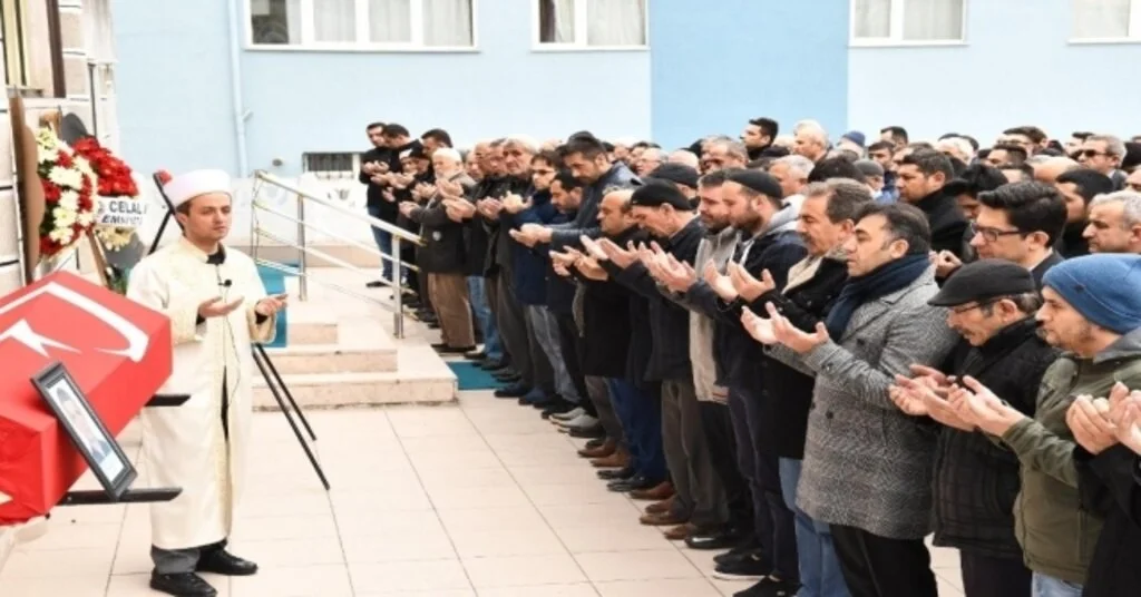 Kalp Krizi Sonucu Hayatını Kaybeden Polis Memuru Toprağa Verildi