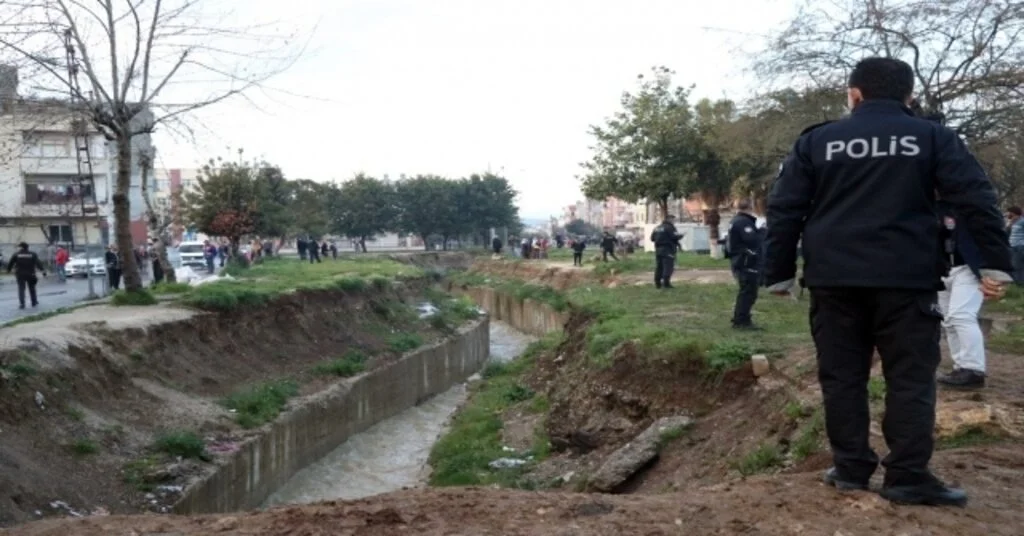 Kanala Düşen Kardeşlerden Biri Kayboldu, Diğeri Yaralı Kurtarıldı