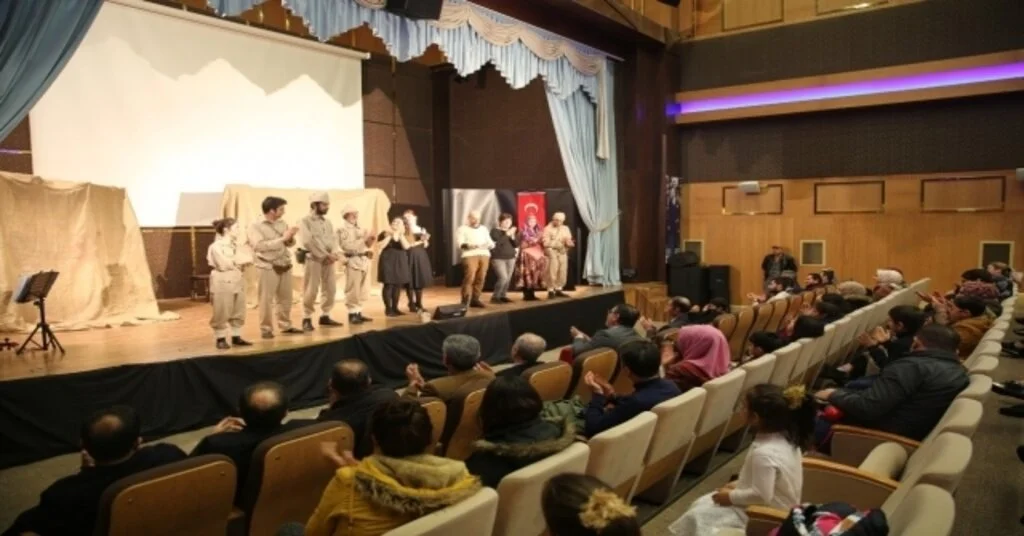 Karaköprüde ‘Çanakkale Sargı Yeri Oyunu Sahnelendi