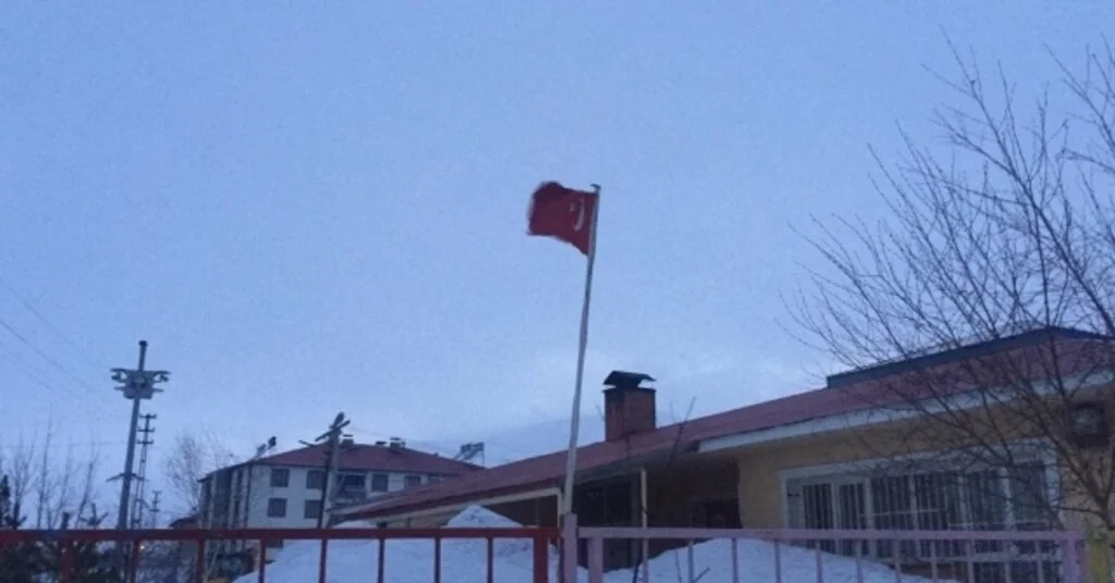 Karlıovada Fırtına Etkili Oluyor