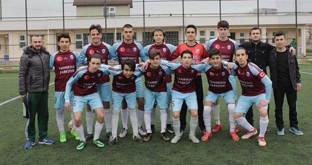 KARŞIYAKA KOLAY KAZANDI