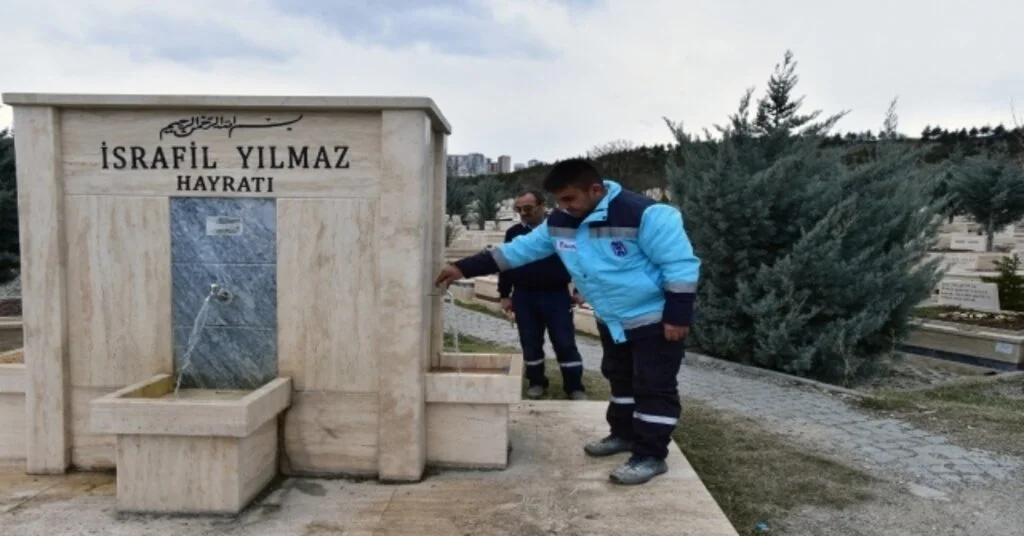 Karşıyaka Mezarlığında Bakım Onarım
