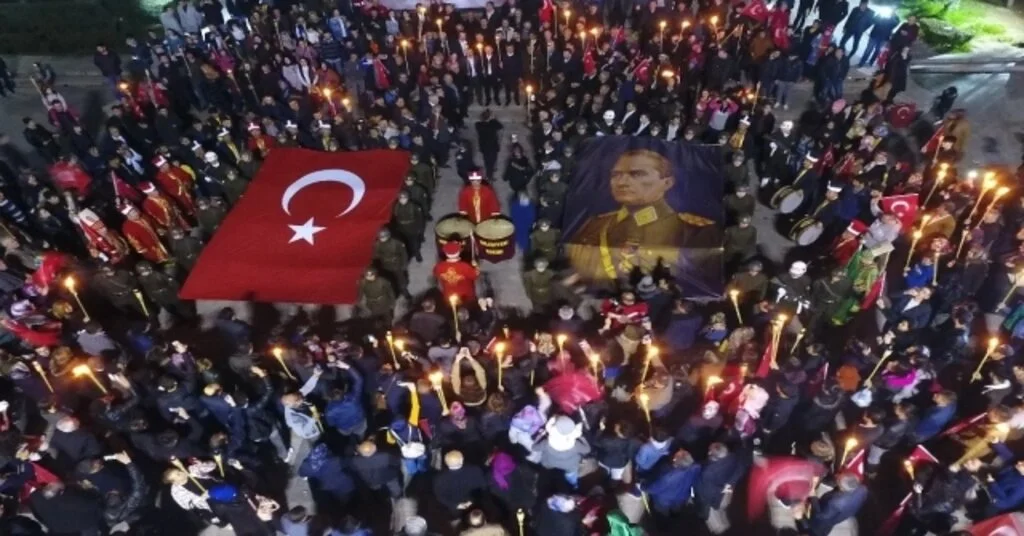 Kırıkkalede Binlerce Kişi Mehter Eşliğinde Yürüdü