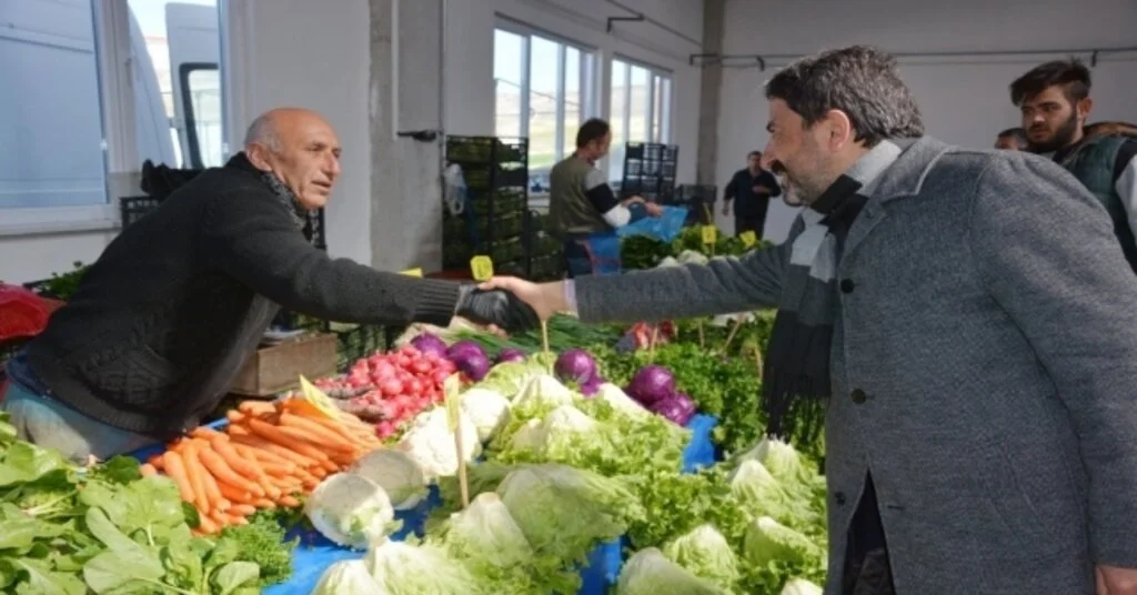 Kırka Kapalı Pazar Yeri Esnafı Da Vatandaşı Da Memnun Etti