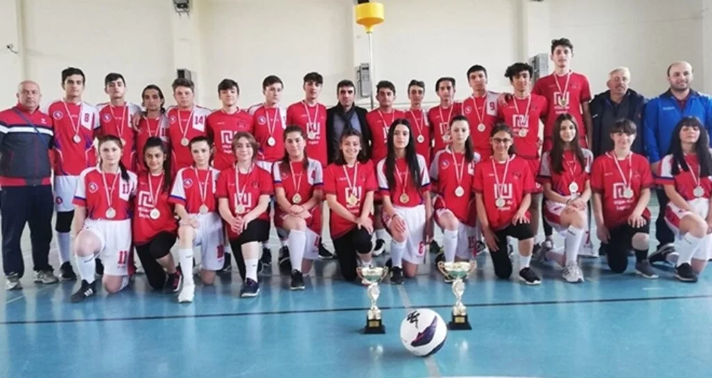 Korfbolun'un şampiyonu spor lisesi