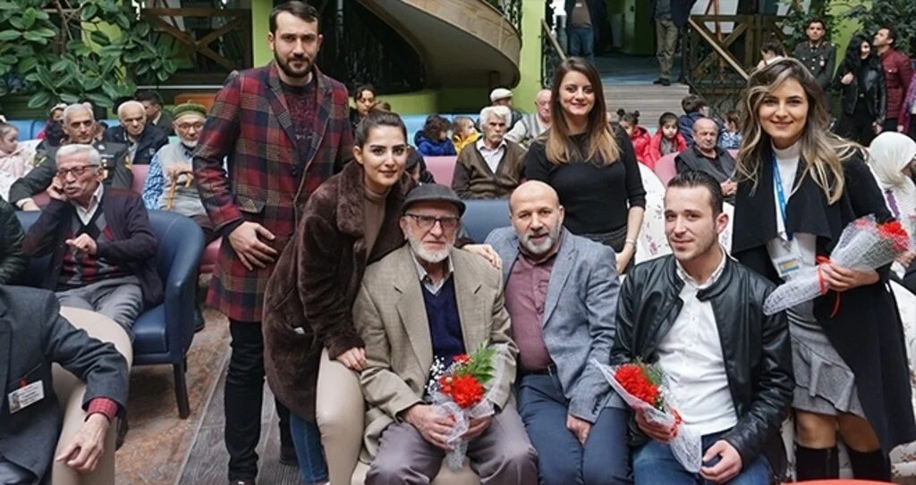 Liv'den yaşlılara moral ziyareti 