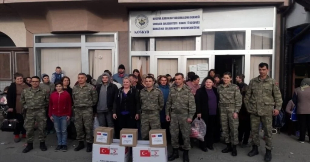 Mehmetçik Kosovada Yardıma Muhtaç Ailelere Kucak Açtı