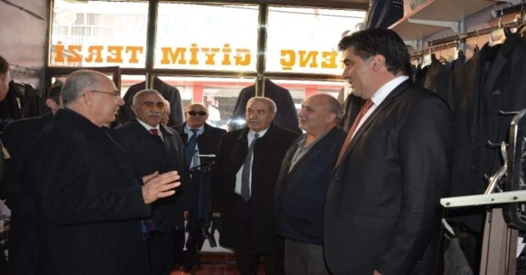 Mhp Genel Başkan Yardımcısı Prof. Dr. Mevlüt Karakaya, Tercanda Esnafı Ziyaret Etti, Başkan Yılmaza Destek İstedi